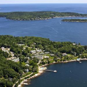 Aerial shot of Spruce Point Inn
