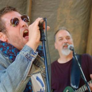 Josh Robbins, Mick Jagger impersonator, rocks with Bonehead’s Steve Jones. ART MAYERS/Boothbay Register