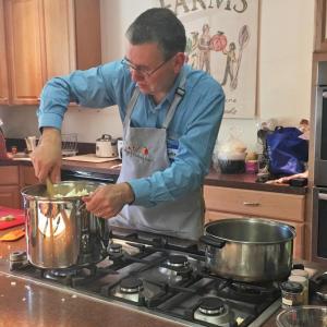 Lincoln Medical Partners Tim Goltz, MD leading a healthy cooking class at FARMS Kitchen. LincolnHealth is hosting another cooking class series this fall for those with diabetes or prediabetes. Courtesy of LincolnHealth