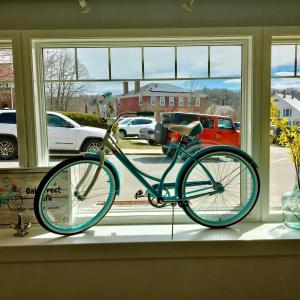 Bikes are the theme at the Oak Street Cafe. SUZI THAYER/Boothbay Register
