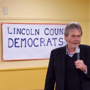 Veteran journalist and political columnist Bill Nemitz wraps up the 2018 mid-term election results for the Lincoln County Democratic Committee’s monthly meeting Nov. 14. Bob Crink photo