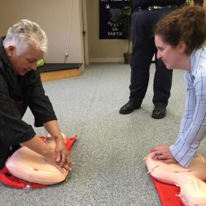 Jenn Spaur, left, practices chest compressions Nov. 11 at First Congregational Church of Wiscasset. At right is Wiscasset Ambulance Service advanced EMT Meriel Longley. SUSAN JOHNS/Wiscasset Newspaper