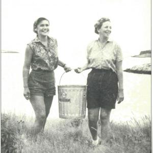 Kate Smith, left, and Ruth Norton dumping garbage off Bay Point, circa 1958. Photo courtesy of Kathy Gravino