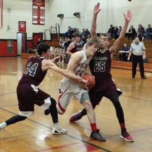 Matt Chapman drives to the basket by Richmond’s Dak Gilpatric #14 and Calob Densmore #25. PHIL DI VECE/Wiscasset Newspaper