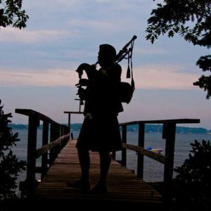 Bagpiper Peter Campbell kicks off the 2019 Wiscasset Art Walk season as he pipes throughout the Village during the June Wiscasset Art Walk. (Photo courtesy mainebagpiper.com)