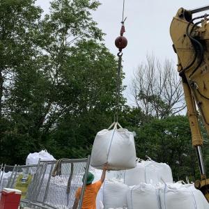 SumCo site foreman Jarrod Martellucci sees off an estimated 3,500-pound bag of gravel for a work area at Alna’s Head Tide Dam July 22. SUSAN JOHNS/Wiscasset Newspaper