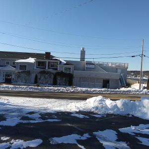 Site of a planned David Turin restaurant, the former Bintliff’s building in Edgecomb. JANE CARPENTER/Boothbay Register.