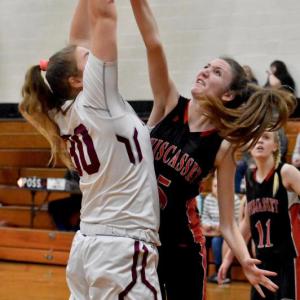 Kylie Peoples attempts to block a Monmouth player’s shot. The Wolverines wore their road uniforms at Saturday’s tournament hosted by WMHS and WCC. PHIL DI VECE/Wiscasset Newspaper