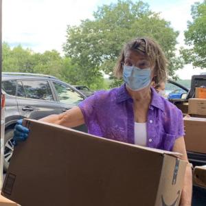 Sharman Ballantine helps get school supplies into Wiscasset Elementary School’s cafeteria Aug. 14 for sorting. SUSAN JOHNS/Wiscasset Newspaper