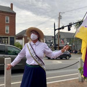 Wiscasset’s Elizabeth Palmer helps get across the Aug. 27 Walk Around Wiscasset’s women’s suffrage theme. SUSAN JOHNS/Wiscasset Newspaper