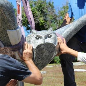 Andreas von Huene’s “Head Wind” lands at its new home on the Brick House lawn on Townsend Avenue. Sophie West photo