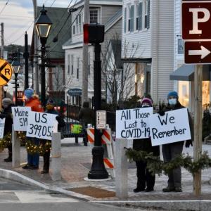 The Jan. 19 gathering on Main Street, Wiscasset was part of a nationwide evening of remembrance for those who lost their lives in the pandemic. PHIL DI VECE/Wiscasset Newspaper