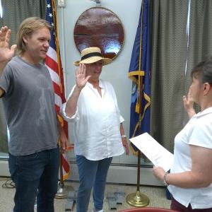 Wiscasset Town Clerk Linda Perry administers the oath of office to newly elected selectmen Dusty Jones and Terry Heller June 9. PHIL DI VECE/Wiscasset Newspaper