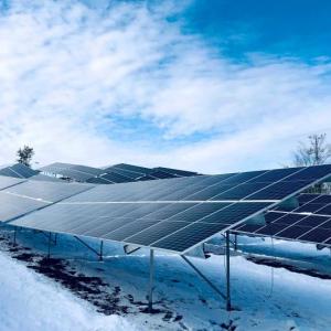 A new solar array generates power on 10 acres of previously unused farmland in Waldoboro. Bigelow Laboratory for Ocean Sciences is one of its largest users and is now powered by more than 90% renewable energy. Photo: Kevin Corbit, SunRaise Investments
