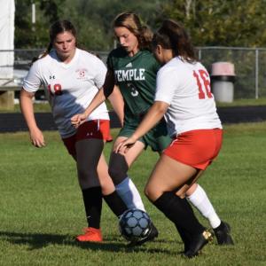 Temple’s Bella Baker is flanked by Wiscasset’s Caroline Potter, left, and Jasmine Rego in girls soccer action Aug. 31 in Wiscasset. PHIL DI VECE/Wiscasset Newspaper