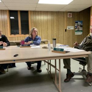 Edgecomb Selectman Mike Smith, left, reports Nov. 1 about his conversation with the state about the town’s attempt to find a suitable outdoor recreational spot to replace a prior one and fulfill a 1974 federal grant. BILL PEARSON/Boothbay Register