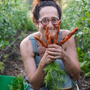 Erica Berman with carrots. Kelsey Kobik photo