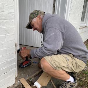 Frank Perkins of Mount Hunger Carpentry of Wiscasset replaces rotted material Sept. 21 at Wiscasset Public Library. Perkins said he and another Wiscasset contractor, Doug Merrill & Son, were doing the work. SUSAN JOHNS/Wiscasset Newspaper