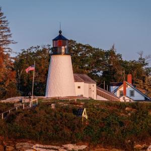 Sunrise photo of Burnt Island Lighthouse. Mike Leonard photo