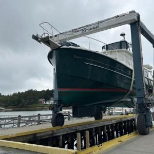 Hauling a large boat at Hodgdon Yachts before Hurricane Lee. Courtesy photo