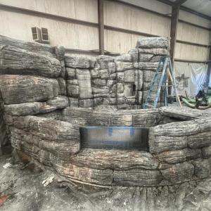 Fabrication of new 300-gallon touch tank themed to be an intertidal pool with accompanying wave tank. The tide pool is modeled after those around Burnt Island. Courtesy of Dottie Yunger