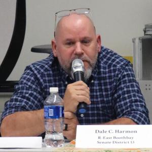 Dale Harmon, R-East Boothbay, introduces himself to roughly 60 audience members at a forum in Damariscotta the evening of Thursday, Oct. 10. Harmon said he is running for Senate District 13 because he “wants to be part of the solution.” Piper Pavelich photo Dale Harmon
