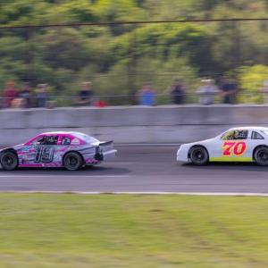 Chassidy Shorty (#19, left) and Taylor Lane (#70, right) take to the track in the 4-Cylinder Pros. Jasen Dickey Photography 
