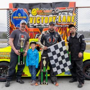Thunder 4 Mini Victory Lane, from left: Gregg Norton, Jr. Official Karson Gervais, Zach Audet and Shane Webber. Jasen Dickey Photography