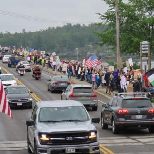 June 14 No Kings rally on Wiscasset bridge. Nigel Calder photo