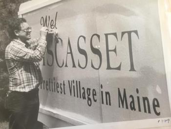 Schuyler Fairfield, Welcome to Wiscasset sign